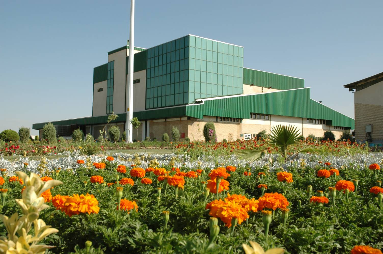 شرکت خمیرمایه رضوی که با هدف شفاف‌سازی فعالیت‌های اقتصادی و در راستای مسئولیت‌های اجتماعی خود در سال گذشته در بازار فرابورس درج نماد شد، روز گذشته عرضه اولیه سهام خود در بازار سرمایه را انجام داد.