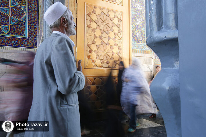 عکس با کیفیت : زیارت در حرم امام رضا علیه السلام