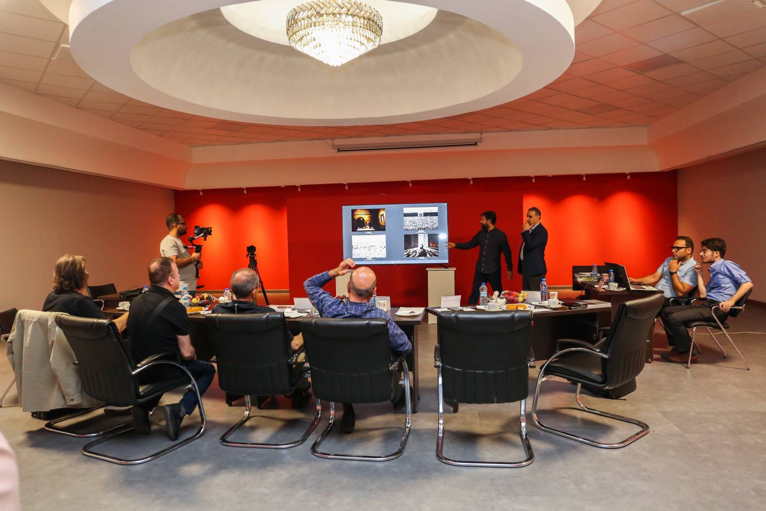 دبیر اجرایی جشنواره بین‌المللی عکس «مزارات» از ارسال 7 هزار و 643 اثر از داخل و خارج کشور به دومین دوره این جشنواره در سال 1402 خبر داد.