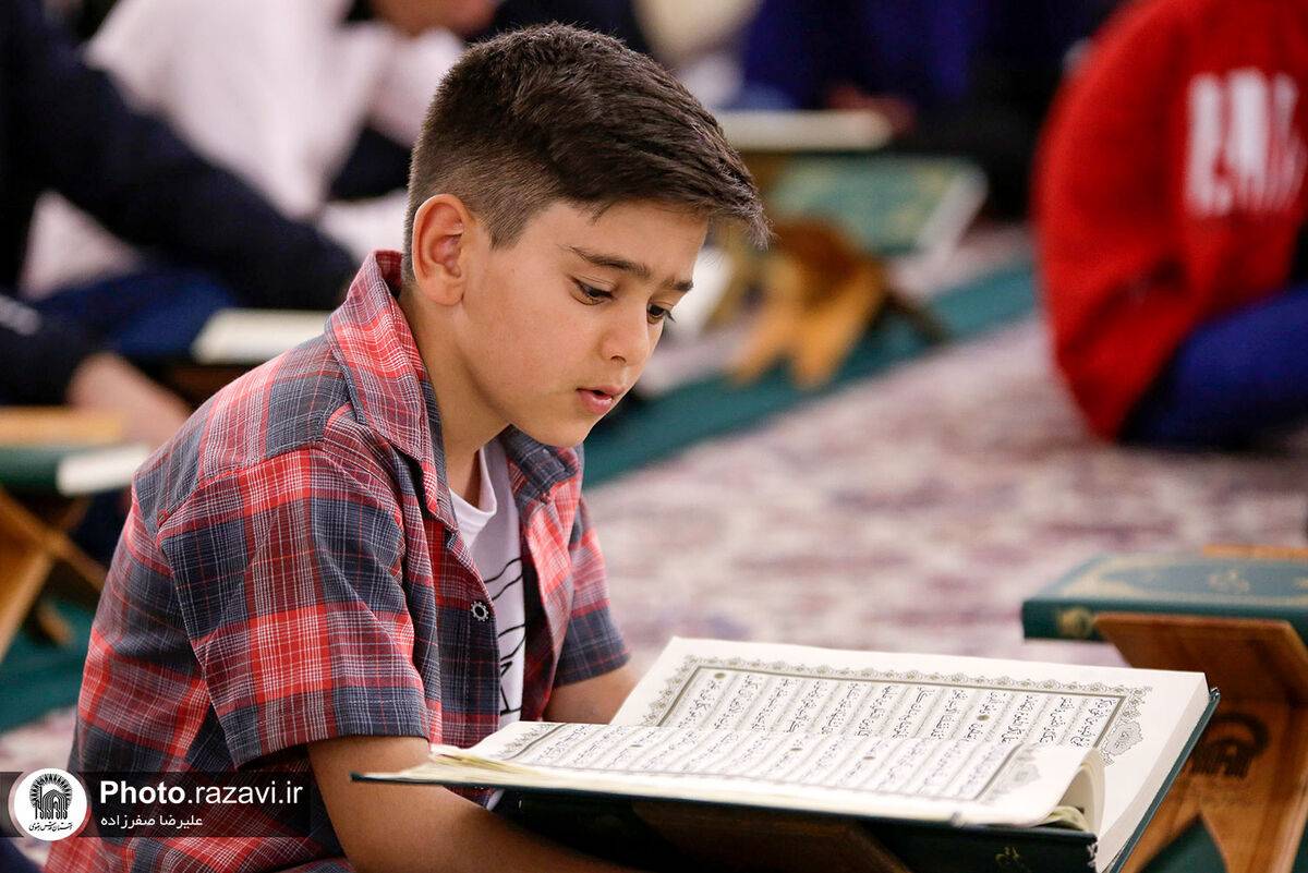 به همت اداره دارالقرآن کریم حرم مطهر رضوی، همزمان با آغاز ایام اوقات فراغت در تابستان، کارگاه معرفتی «من و قرآن» ویژه مرتلان و قاریان نوجوان دختر در حرم مطهر امام رضا(ع) در حال برگزاری است.