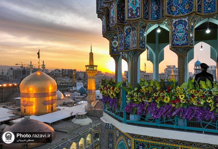 عکس با کیفیت : آیین نقاره نوازی در حرم مطهر رضوی