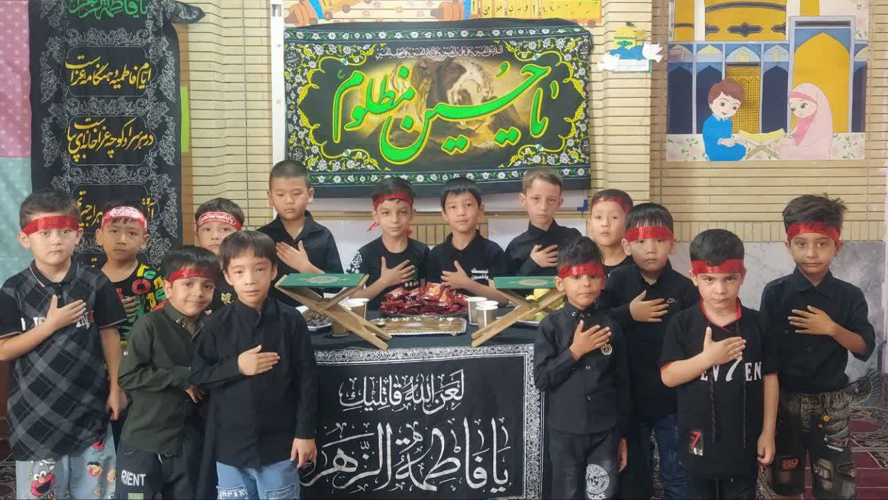 همزمان با ماه محرم و عزای سید و سالار شهیدان و یاران با وفایشان، از سوی مرکر قرآن کریم آستان قدس رضوی، مراسم‌های عزاداری برای  نوآموزان طرح‌های قرآنی این مرکز در ۱۲منطقه مشهد حال برگزاری است.