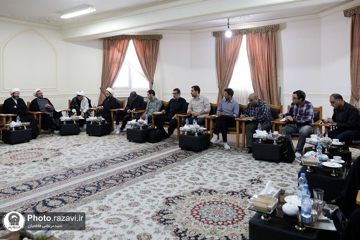 به همت آستان قدس رضوی و حوزه علمیه خراسان، مدرسه تابستانه «دارالعلم» با میزبانی از ۵۰۰ طلبه از سراسر کشور  در حرم مطهر رضوی برگزار می‌شود.