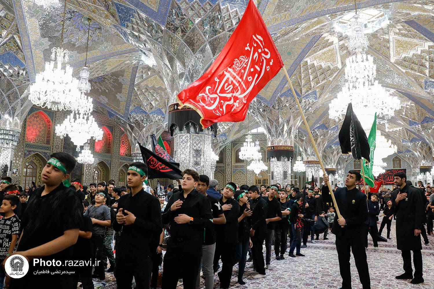 ششمین روز محرم در حرم مطهر رضوی، زیبایی دوچندان داشت، چرا که نوجوانان عاشورایی برپاکننده محفلی پر شور و شعور بودند و به یاد حضرت قاسم، فریاد «احلی من العسل» سر دادند.