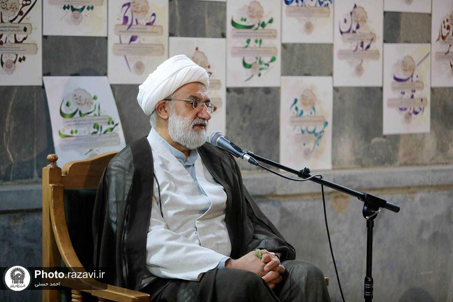 مدیر حوزه علمیه خراسان در اختتامیه مدرسه تابستانی طلاب در حرم مطهر رضوی ضمن ارائه گزارشی از روند برگزاری مدارسه تابستانی طلاب در حرم مطهر رضوی، این اقدام را الگو و نمونه موفقی از همکاری میان آستان قدس رضوی و حوزه علمیه خراسان خواند.