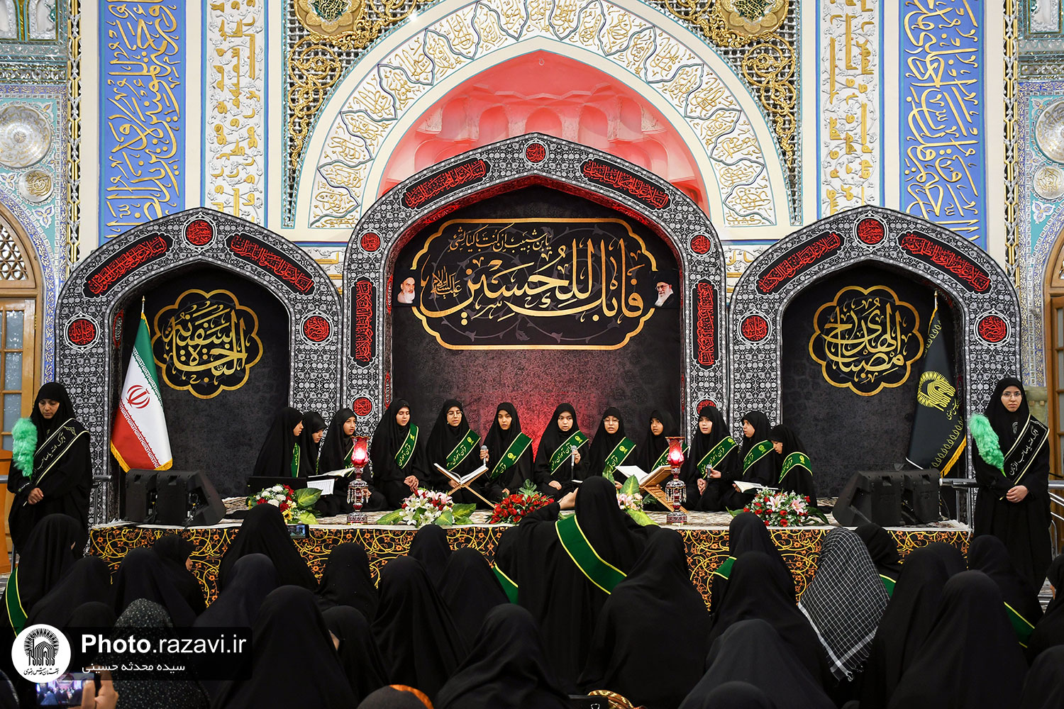 همزمان با آخرین روز از ماه محرم الحرام ویژه برنامه دختران حسینی با عنوان«تو هم سکینه‌ای» در حرم مطهر رضوی برگزار شد.  