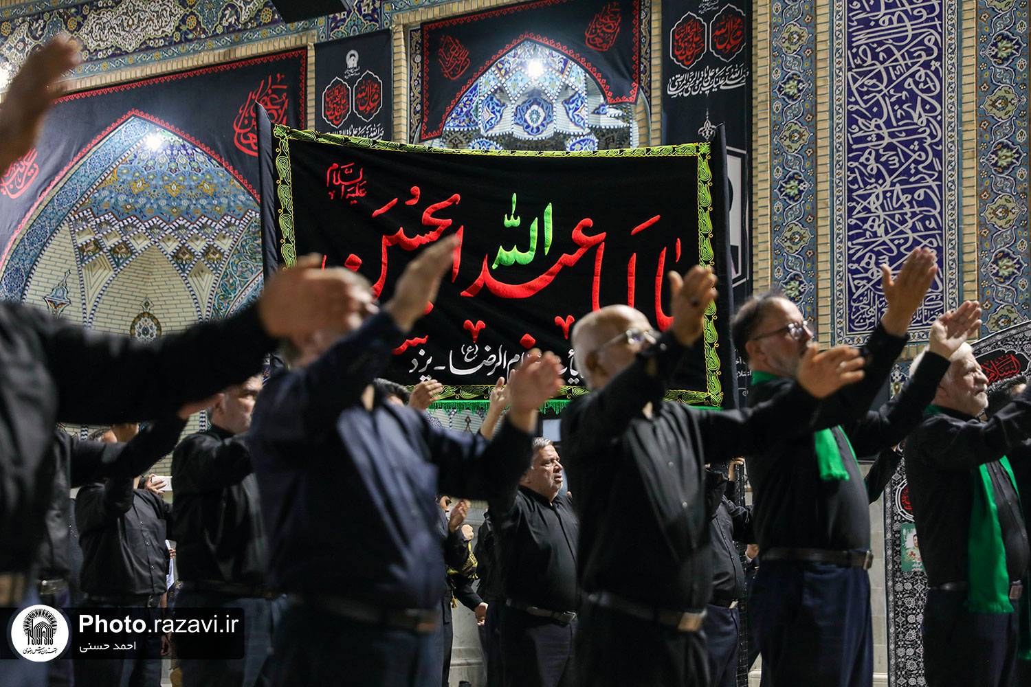 معاون تبلیغات اسلامی حرم مطهر رضوی جزئیات ویژه برنامه‌های حرم مطهر رضوی را به مناسبت تاسوعا و عاشورای حسینی تشریح کرد.