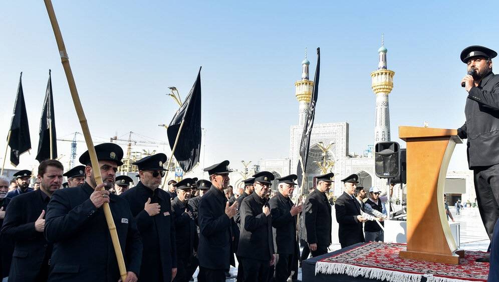 عزاداری خادمان حرم مطهر رضوی در سوگ سید الشهدا(ع)