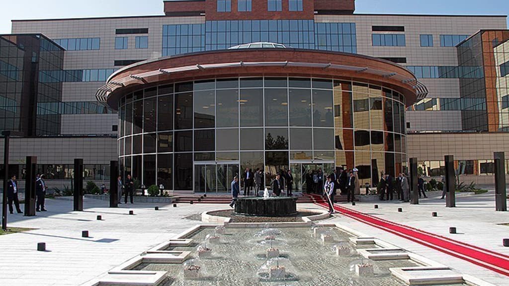 مدیر گروه قلب و عروق بیمارستان فوق تخصصی رضوی از انجام عمل موفقیت‌آمیز تعویض دریچه قلب به روشVIV برای نخستین بار در استان خراسان رضوی در این بیمارستان خبر داد. 