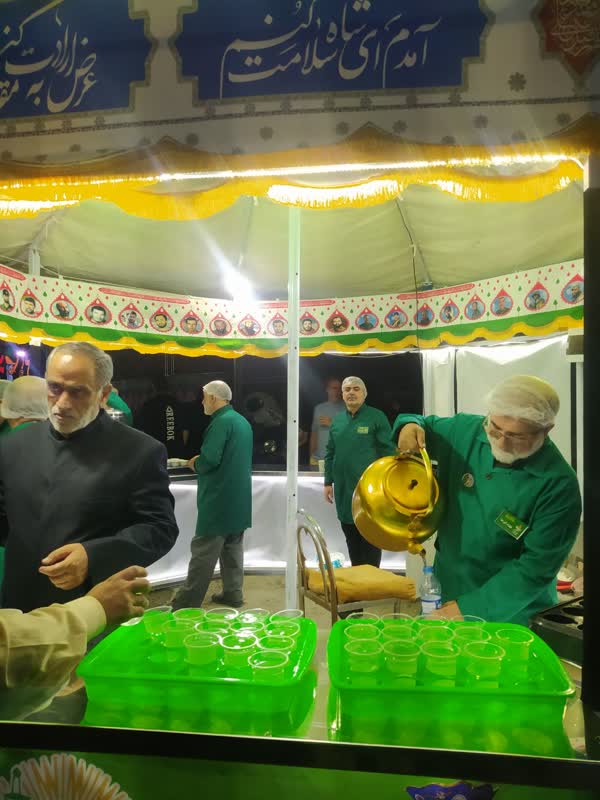 برپایی چایخانه حضرت رضا(ع) به همت خادمیاران منطقه 9 تهران