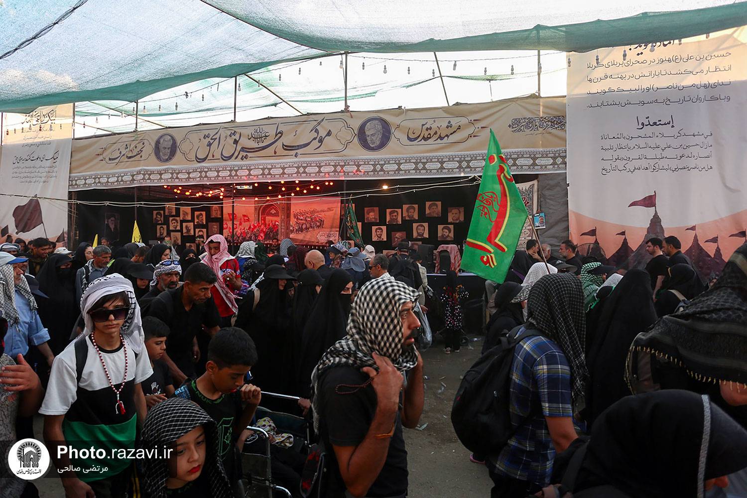 به همت بنیاد کرامت رضوی و با تجهیز و استقرار یک دستگاه مکانیزه یخ‌ساز، روزانه ۵۲۰ قالب یخ در مرز مهران تولید و توزیع می‌شود.