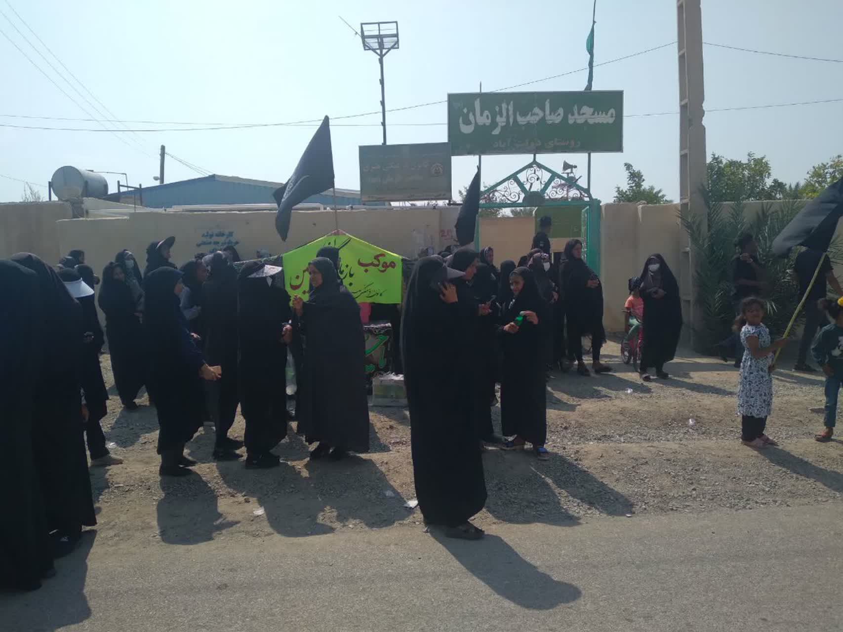 خادمیاران و یاوران رضوی کانون منطقه ۵ شهرستان ارزوئیه با برپایی موکب خدمت رضوی در مسیر پیاده‌روی به جاماندگان اربعین حسینی خدمت‌رسانی کردند.