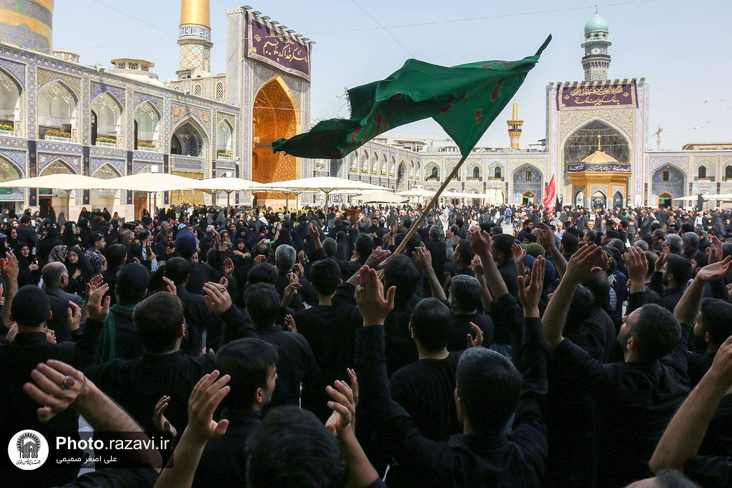جانشین معاون خدمات زائران حرم مطهر رضوی از آمادگی کامل این آستان مقدس در حوزه‌های مختلف اسکان، پذیرایی، فوریت‌های پزشکی و... برای میزبانی شایسته از زائران در ایام پایانی صفر خبر داد.