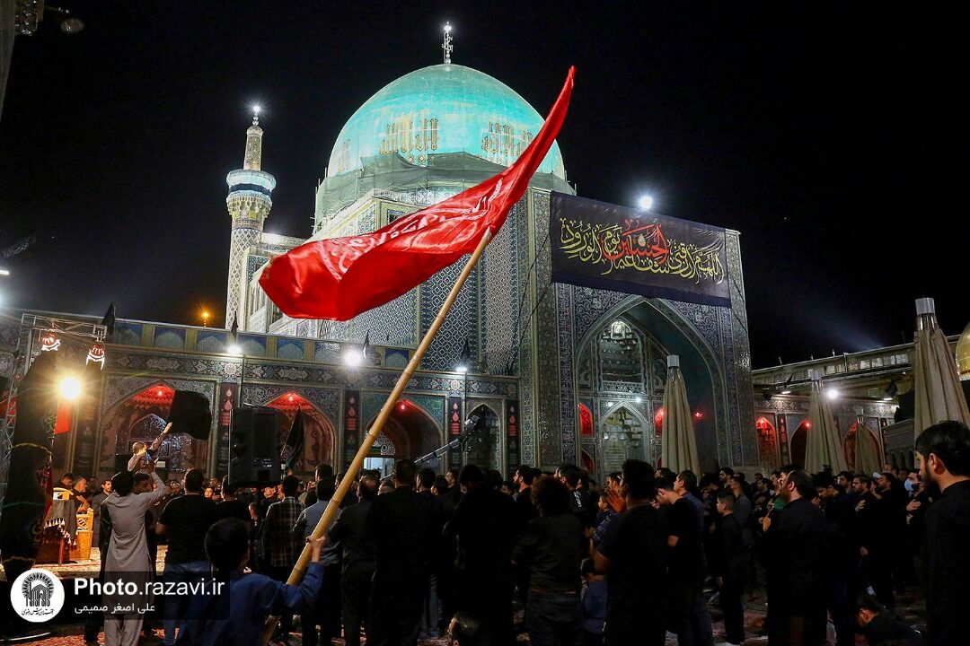 در آستانه سالروز شهادت امام رضا(ع)، «حسینیه حرم» پرشورتر از همیشه میزبان عزاداران رضوی خواهد بود و هیئات مذهبی از ۱۳ استان کشور محافل عزاداری آیینی خود را در جوار مضجع شریف رضوی برگزار خواهند کرد. 