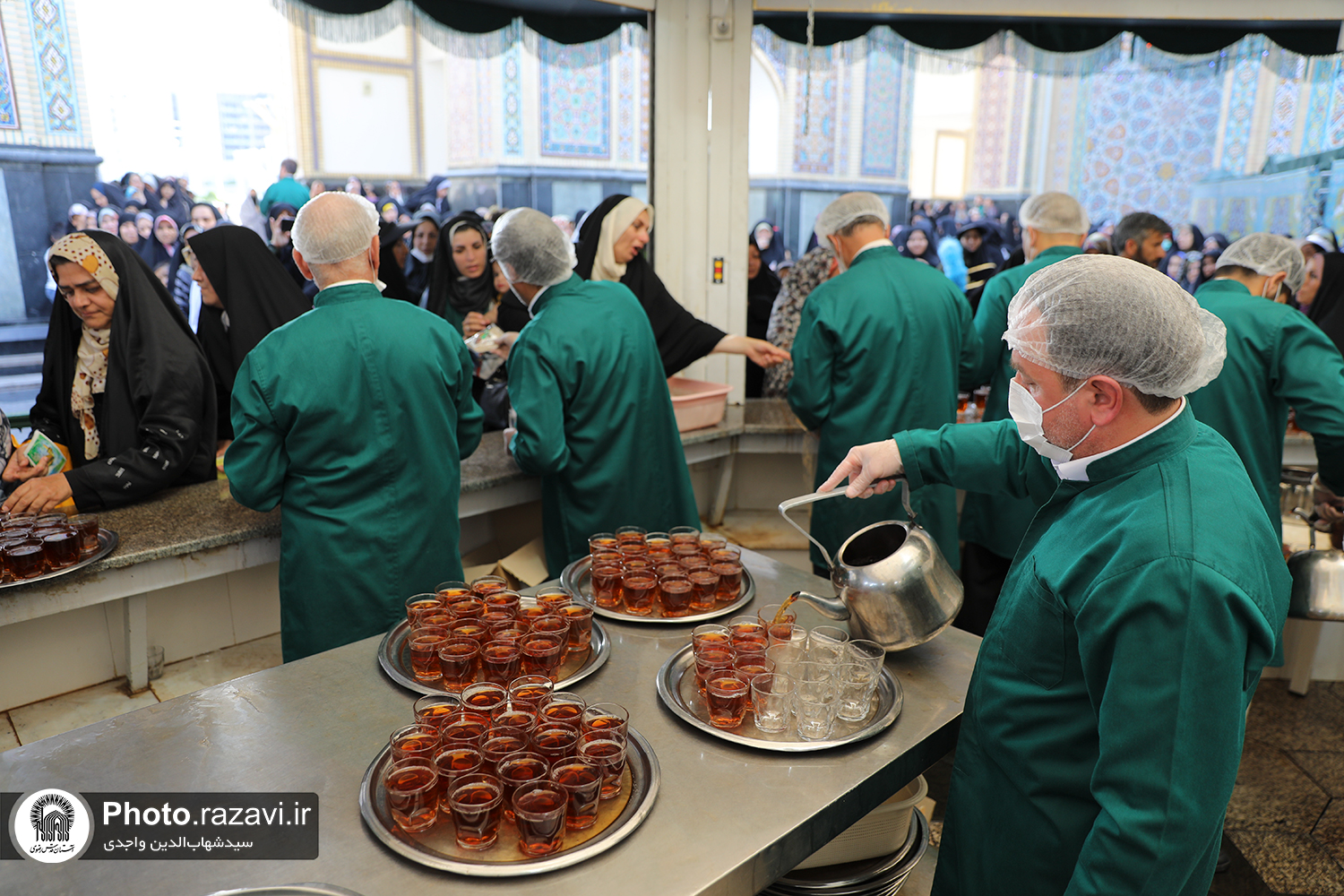 کافیست صدایش بزنی یا امامِ رئوف، آن‌وقت تو را می‌طلبد و می‌آیی از راهی دور در بهشت؛ با یک استکان شراب طهور...