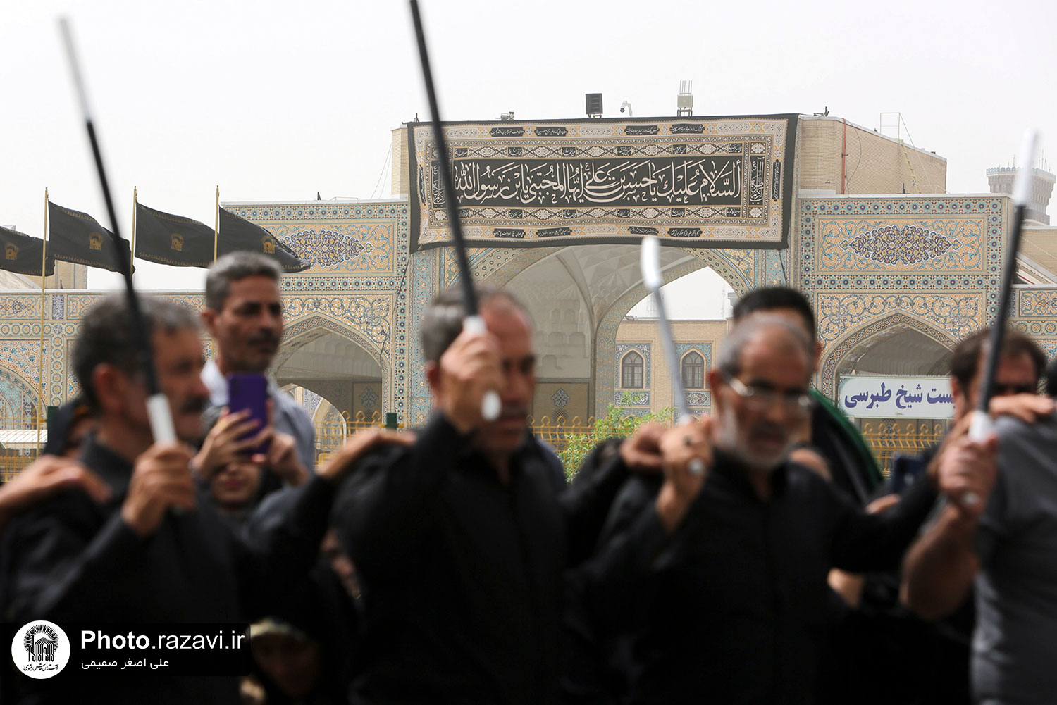 معاون تبلیغات اسلامی حرم مطهر رضوی جزئیات ویژه برنامه‌های حرم مطهر رضوی به مناسبت فرارسیدن سالروز رحلت حضرت محمد (ص) و شهادت امام حسن(ع) را تشریح کرد.