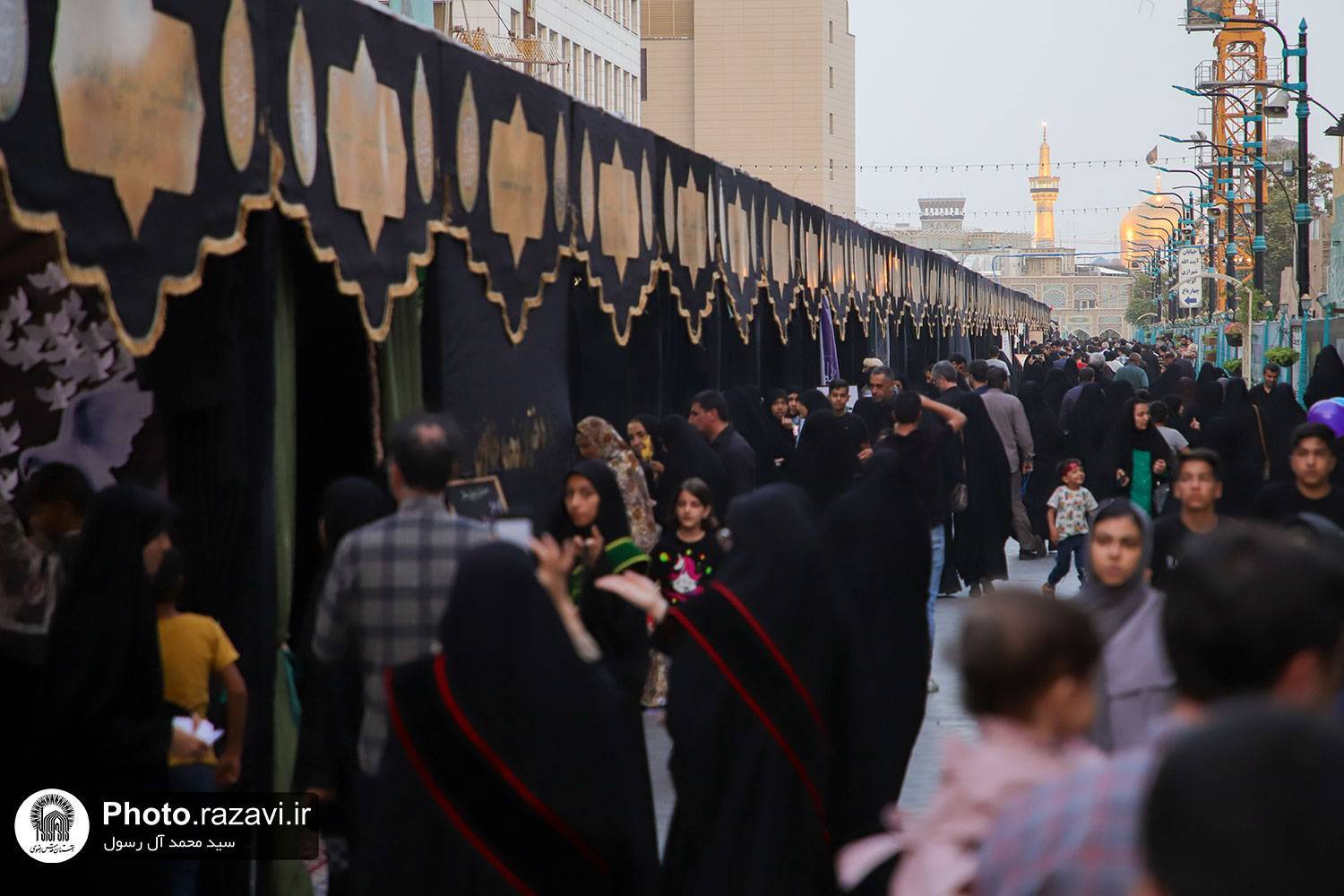 چه خوش مسیری است پیاده‌راه آیت‌الله واعظ طبسی وقتی که پایانش روشن شدن چشممان به گنبد طلای آقا علی بن موسی الرضا علیه السلام باشد. همان جا که دل‌شکسته و دل‌بریده از هیاهوی دنیا، می‌ایستیم و دست روی سینه‌ ملهوف‌مان می‌گذاریم به ادب و با تمام رمق جان خسته‌‌مان زمزمه می‌کنیم: «آمدم ای شاه، پناهم بده ...» 