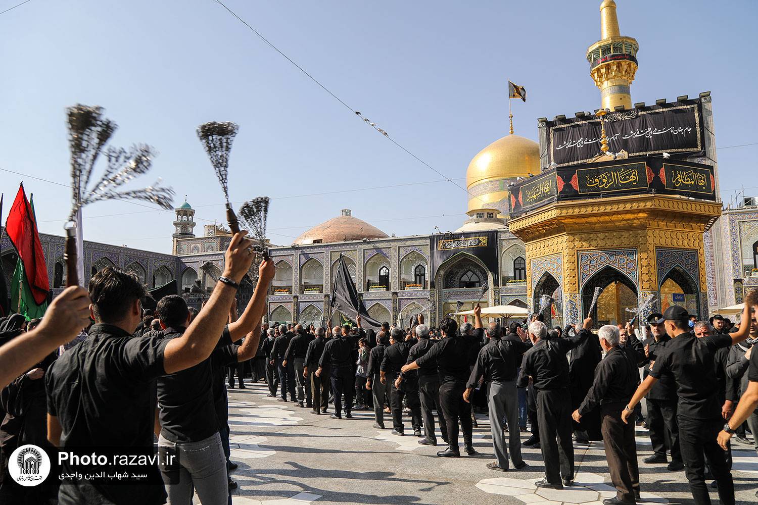 زمین را غم گرفته و زمان به ماتمی عظیم نشسته است. ایران زمین، ماتم سرای حزن و اندوه وداع با غریب الغرباس. چشم ها به اشکی مادام نشسته و بغض به گلوها پنجه زده است. اشک ها می بارد اما بغض ها همچنان راه نفس را گرفته و نمی شکند.