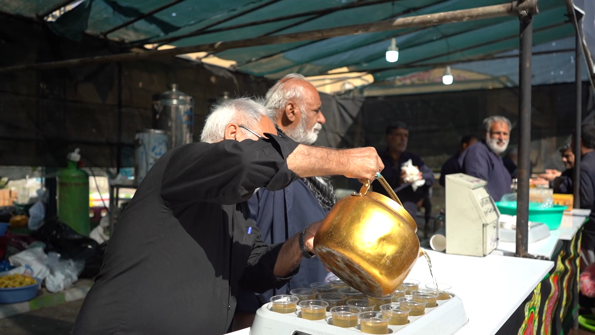 خدمات بنیاد کرامت رضوی در محل تربیت بدنی و باغ خاتون در ایام دهه آخر صفر