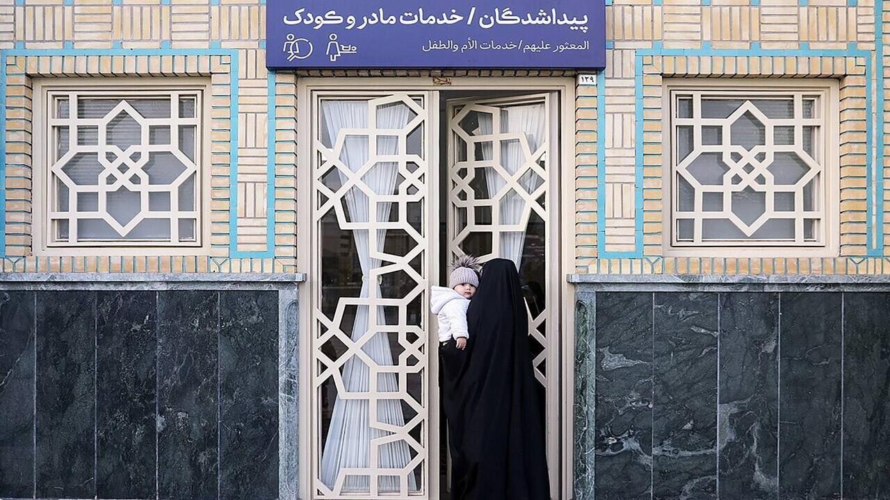 بازگشت 2700 زائر به آغوش خانواده در دفاتر پیداشدگان حرم مطهر رضوی