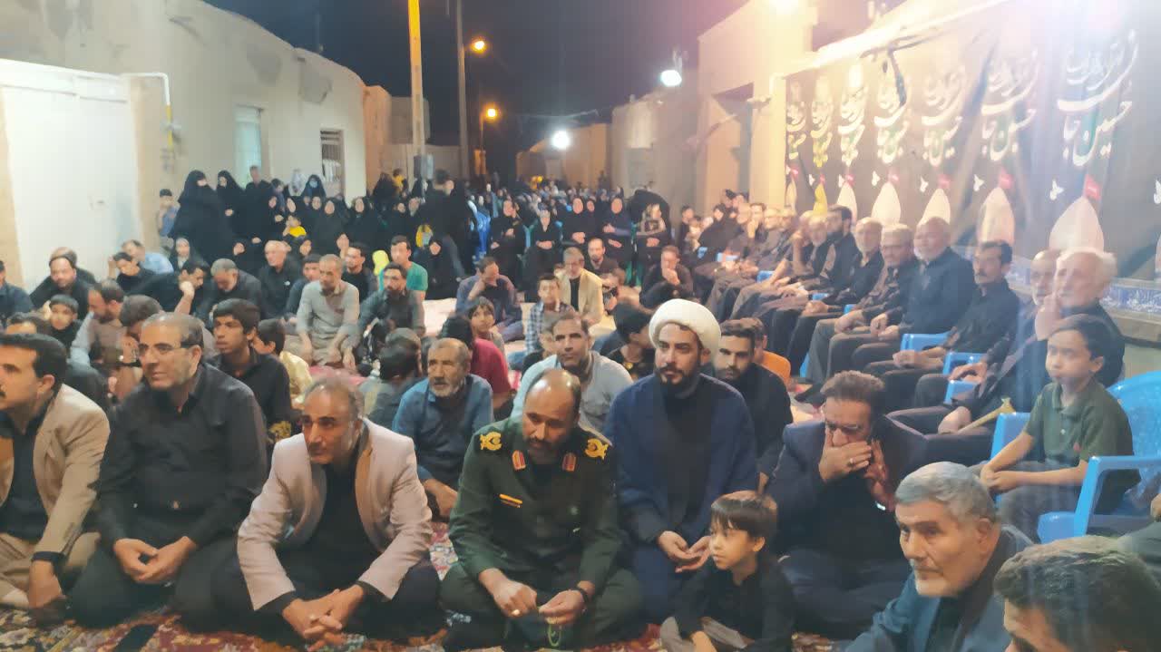 با همت خادمیاران رضوی یادواره شهیدان کمالی و یادبود مادر شهیدان با حضور  مردم شهیدپرور راین برگزار شد.