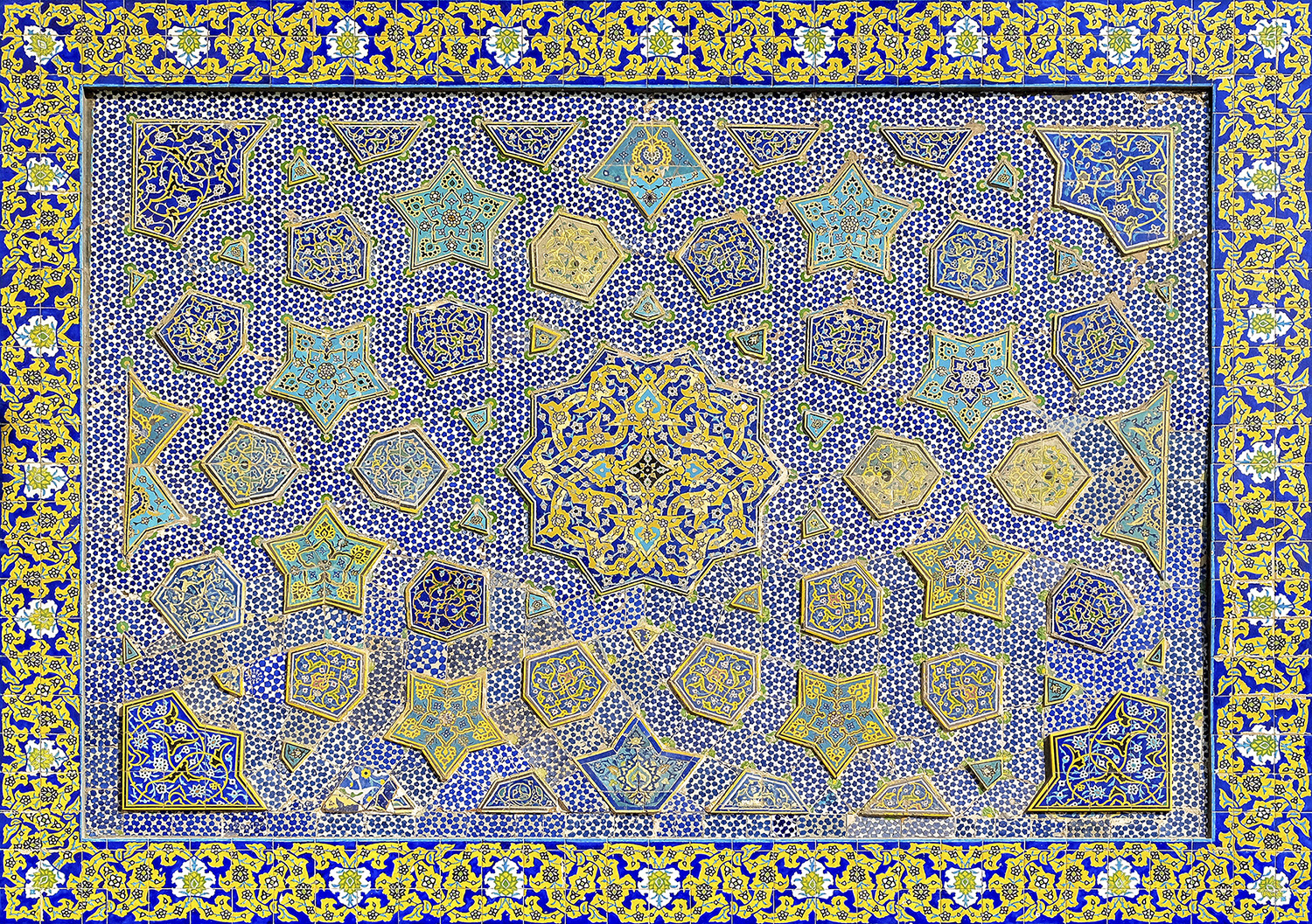 عکس با کیفیت : کاشی های صحن انقلاب حرم مطهر رضوی