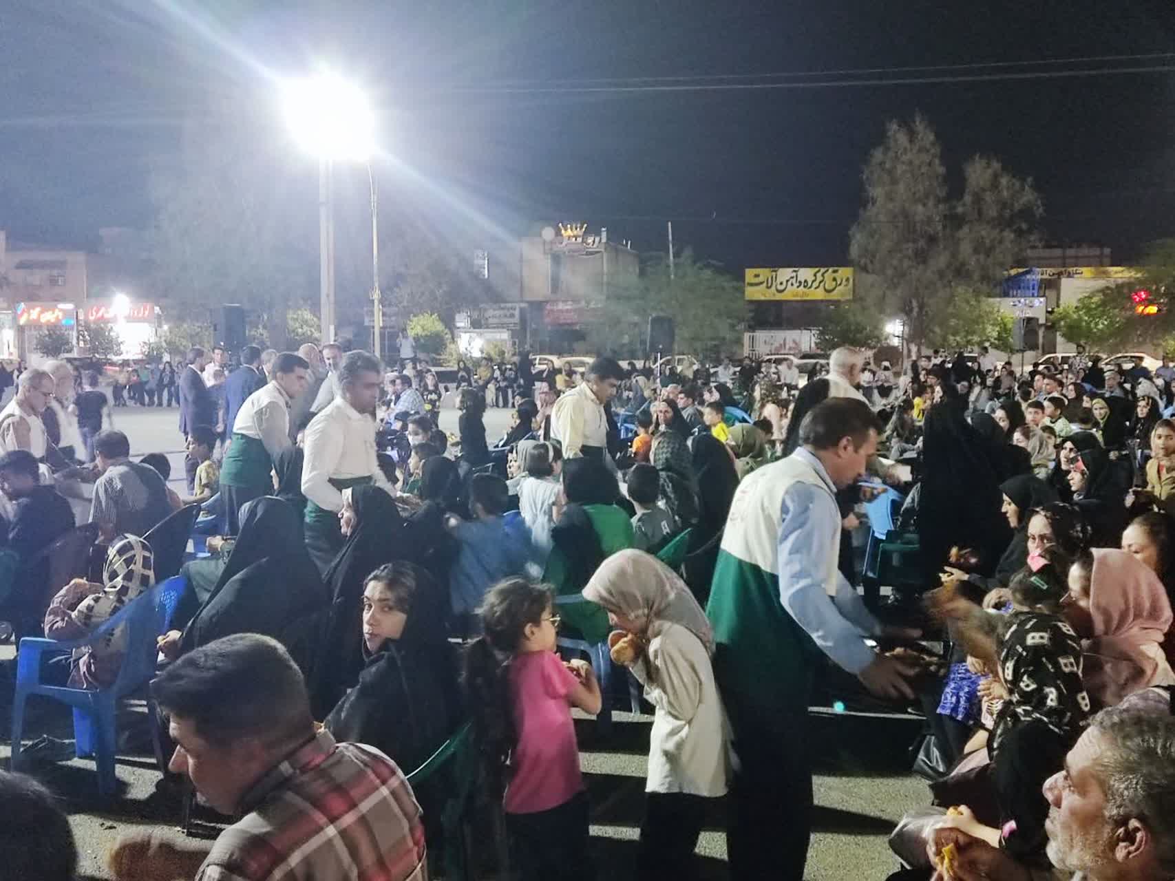 جشن میلاد رسول اکرم(ص) و پیشوای ششم شیعیان با همت شهرداری و شورای اسلامی، اداره کل فرهنگ و ارشاد اسلامی جنوب کرمان و همکاری دبیرخانه کانون‌های خدمت رضوی شهرستان جیرفت برگزار شد.