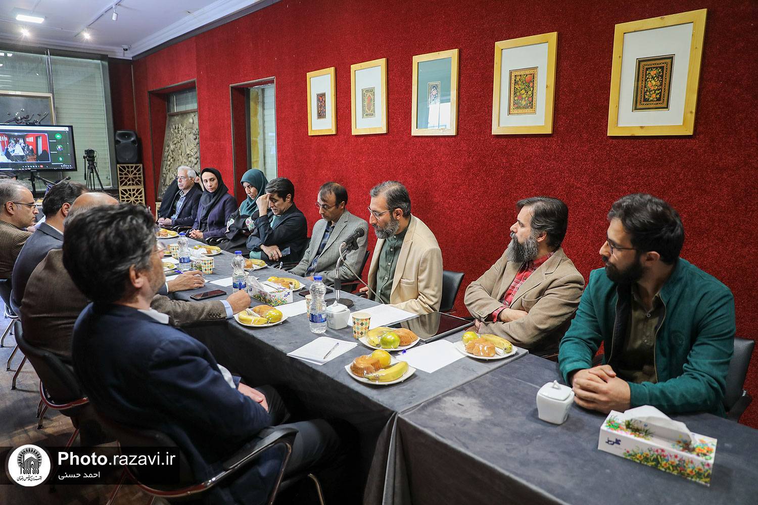 به همت مؤسسه آفرینش‌های هنری آستان قدس رضوی و دانشگاه هنر تهران، نشست هم‌اندیشی رؤسا، استادان و مدیران گروه‌های دانشکده‌های هنر کشور در خصوص مشارکت و برگزاری جشنواره هنری «گنجینه مهر» در مشهد برپا شد. 