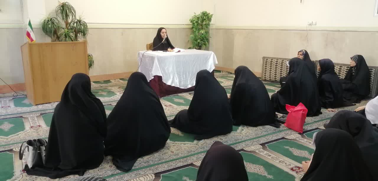 برگزاری نشست  و معرفی کتاب انسان اخلاق‌مدار در قرآن از دیدگاه علامه طباطبایی(ره) در شهرستان پاکدشت