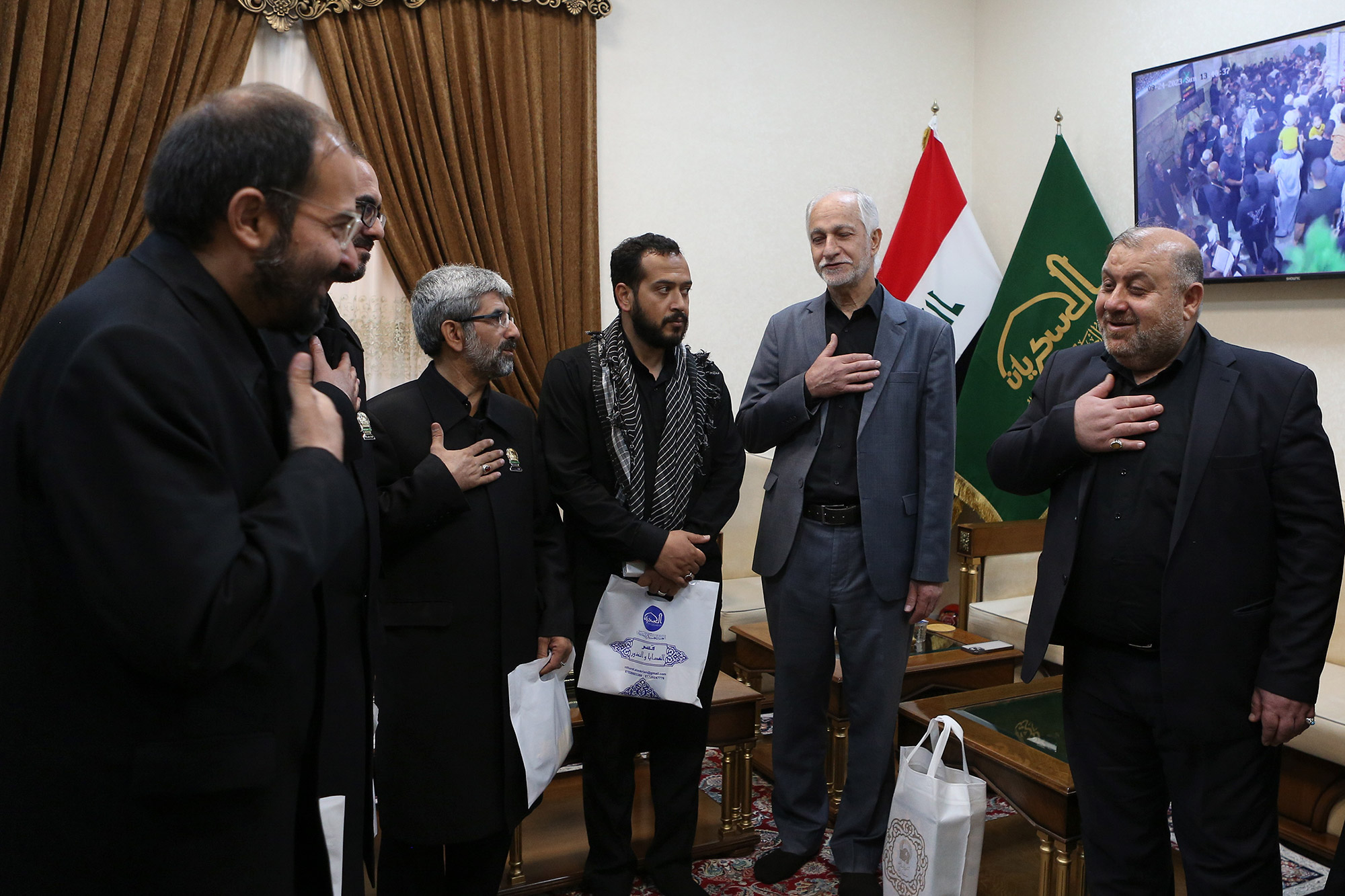 دیدار مسئولین موکب امام رضا علیه‌السلام در سامرا با تولیت حرم امامین عسکریین