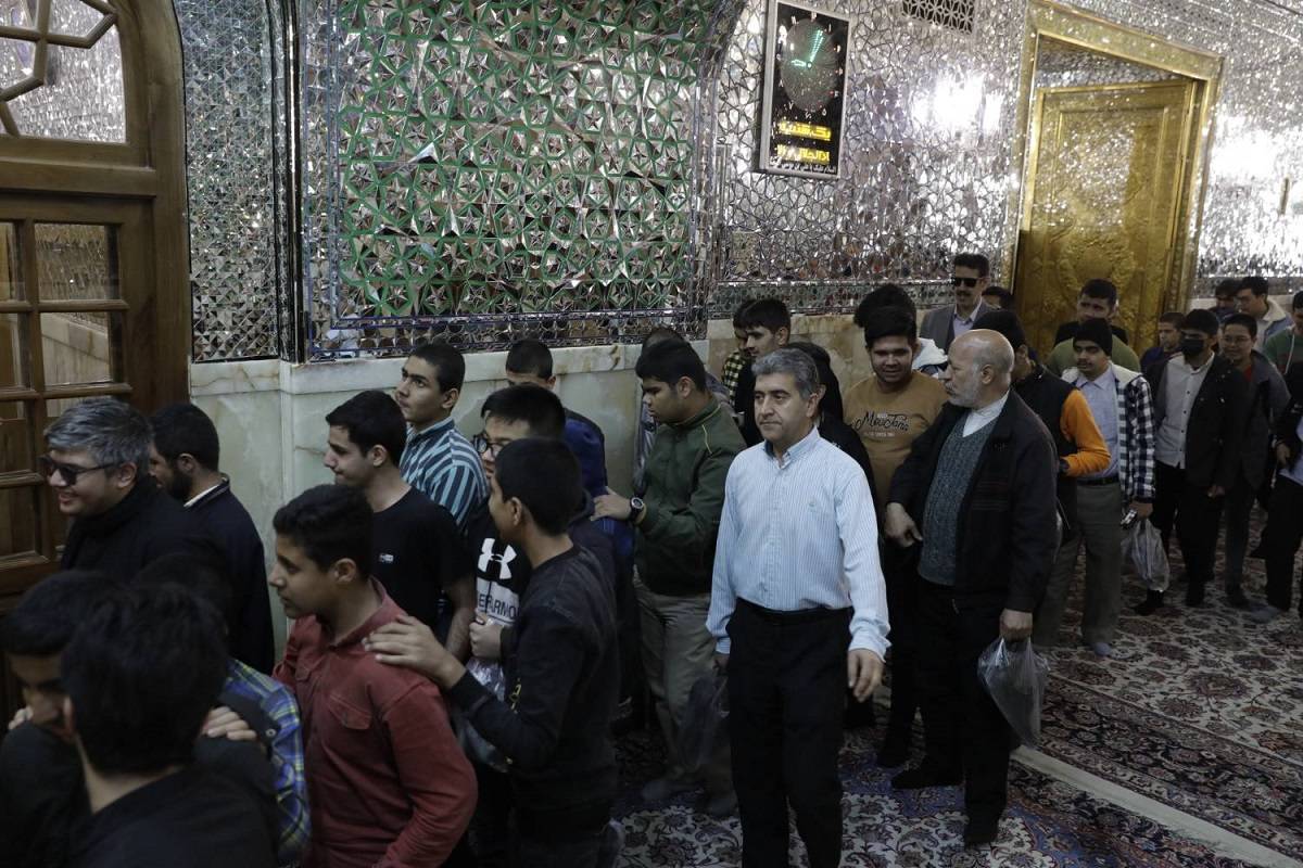 همزمان با روز جهانی عصای سفید ۱۲۰۰ نفر از نابینایان سراسر کشور به حرم مطهر رضوی مشرف شدند.