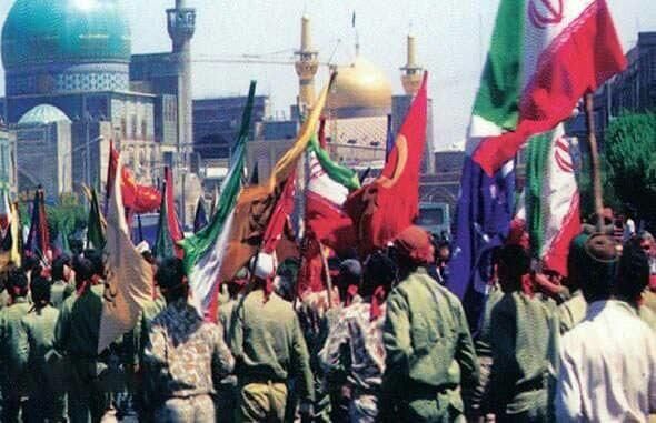 مرکز اسناد آستان قدس رضوی مملو از اسناد مکتوب و غیرمکتوب تاریخی است که از دریچه بررسی مجموعه‌ای از این آثار ارزشمند؛ از مصاحبه‌های تاریخ شفاهی تا عکس و پوستر می‌توان با گوشه‌ای از دوران دفاع مقدس آشنا شد.