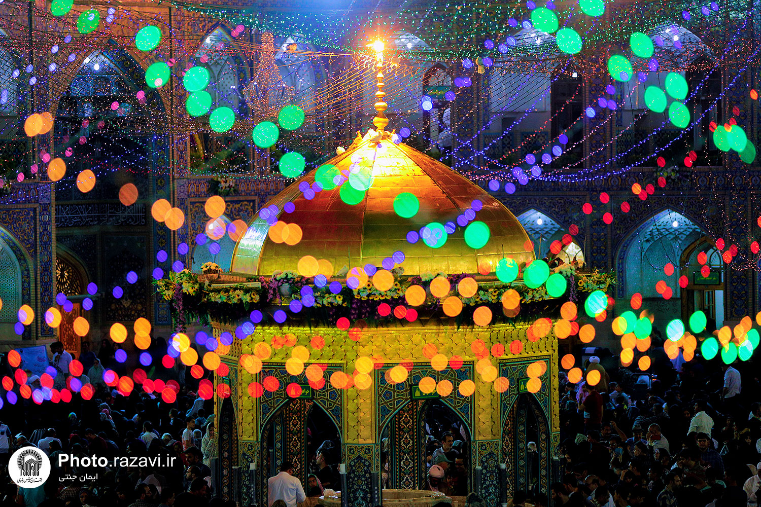 معاون تبلیغات اسلامی حرم مطهر رضوی جزئیات ویژه برنامه‌های حرم مطهر رضوی را به مناسبت فرارسیدن ولادت حضرت رسول الله(ص) و امام صادق(ع) تشریح کرد.