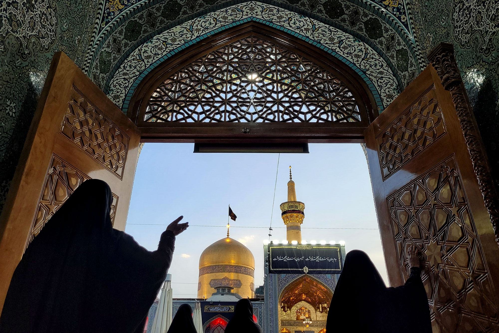 صحن انقلاب اسلامی حرم مطهر رضوی