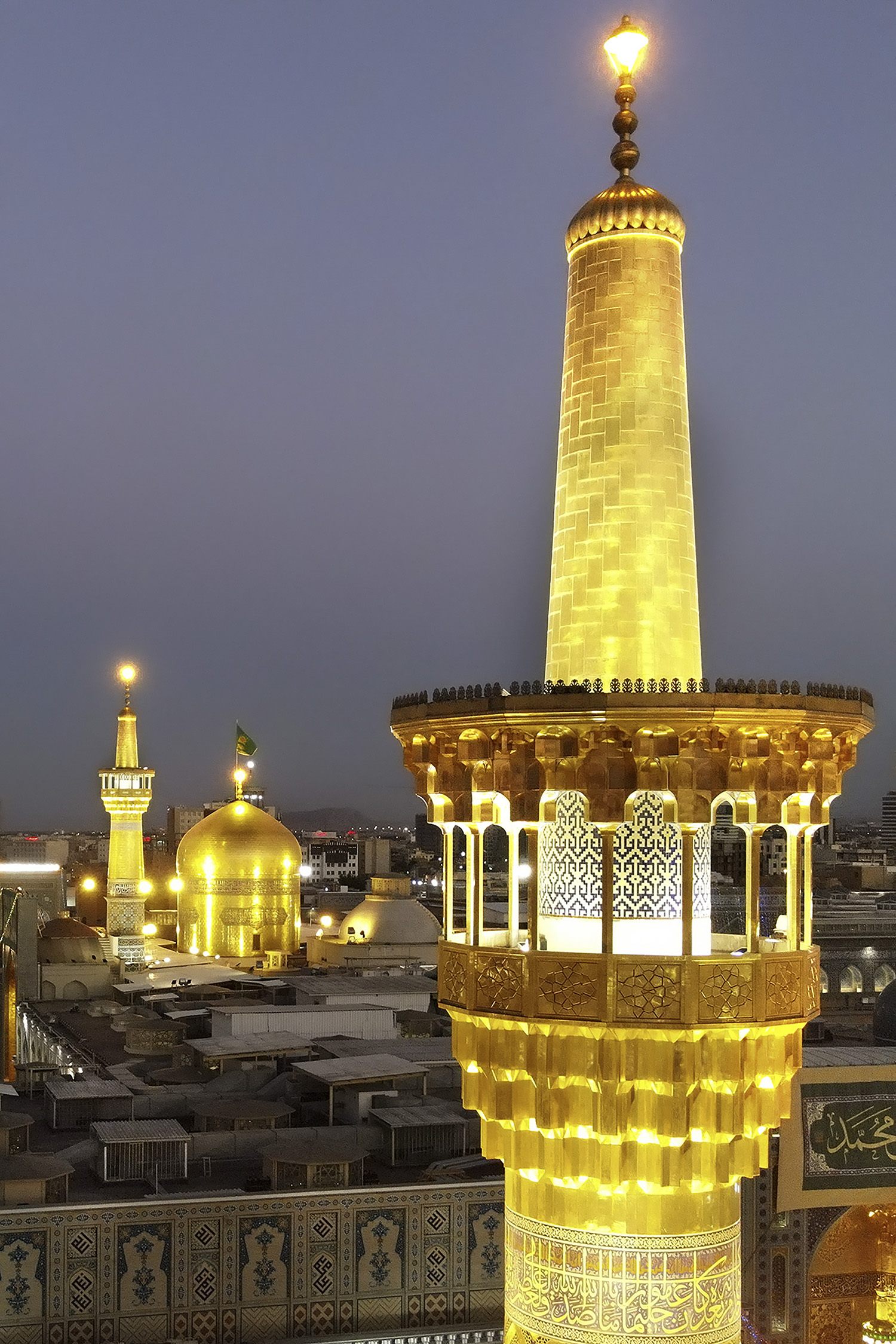 عکس با کیفیت : گنبد و گلدسته حرم مطهر رضوی