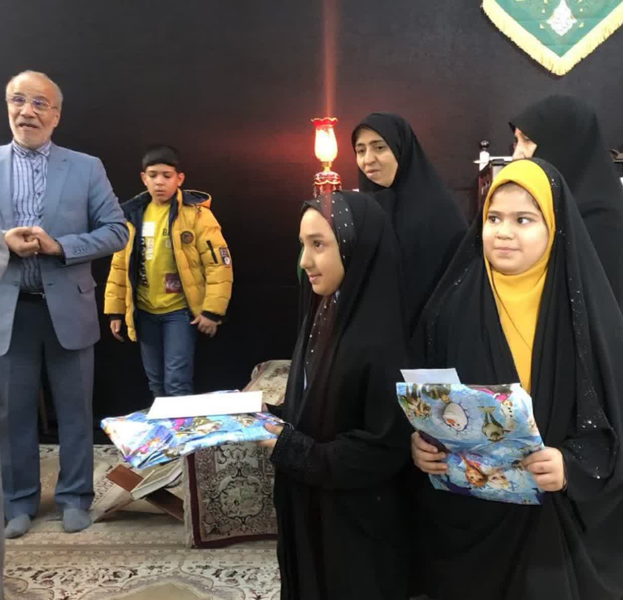 دختران شهید هدیه تولد گرفتند