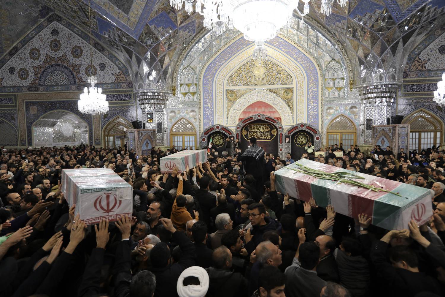 آیین وداع باشکوه 12 شهید خوشنام دوران دفاع مقدس در حرم مطهر رضوی