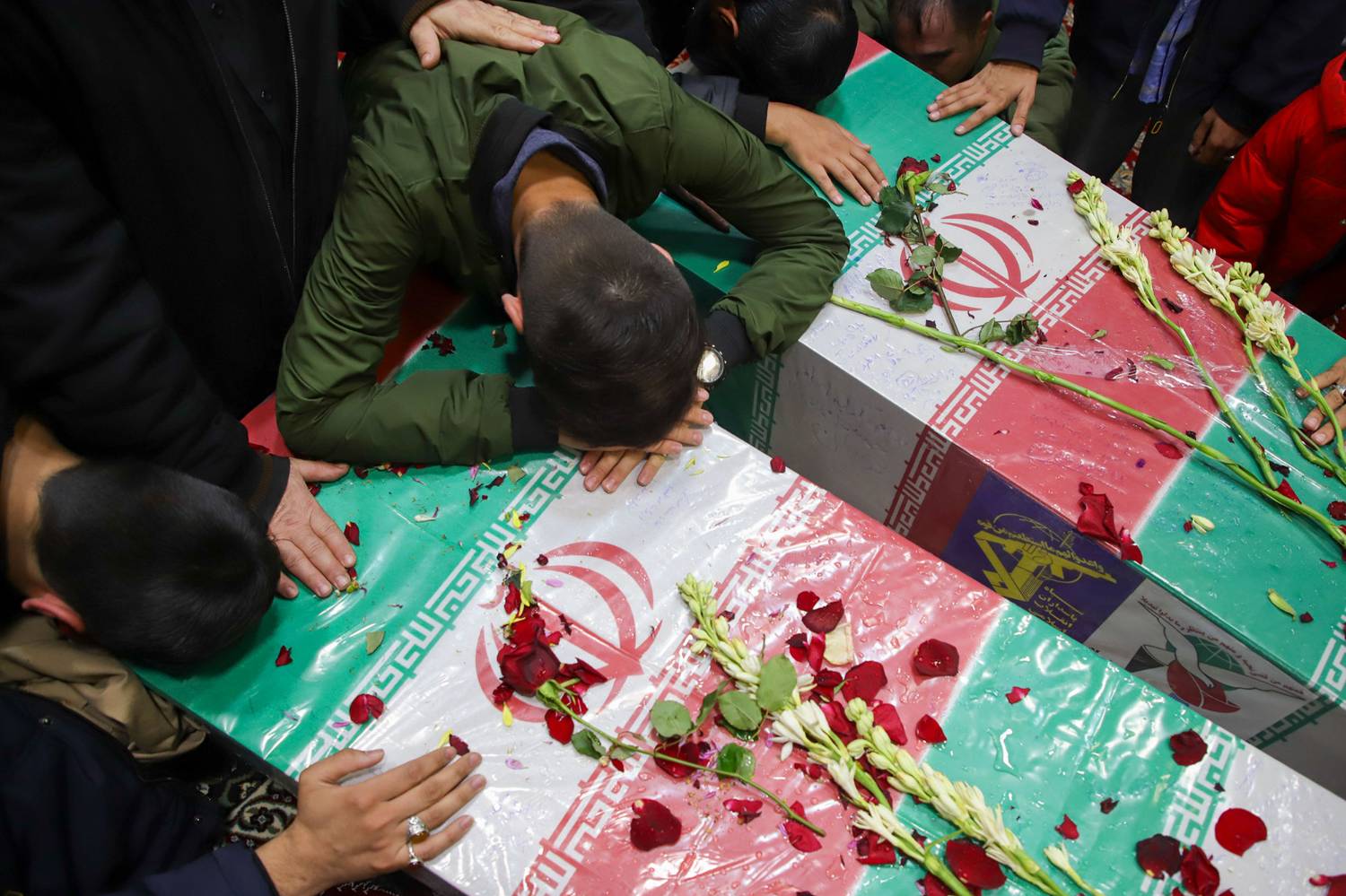 مراسم تشییع پیکر شهدای خان‌طومان در حرم مطهر رضوی