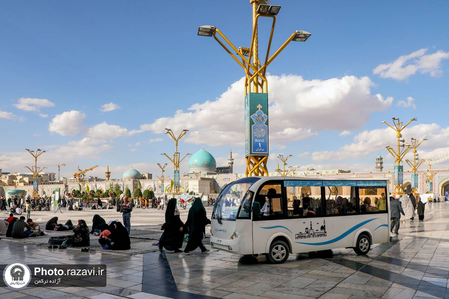 ارائه خدمات متنوع آستان قدس رضوی به زائران حرم مطهر رضوی