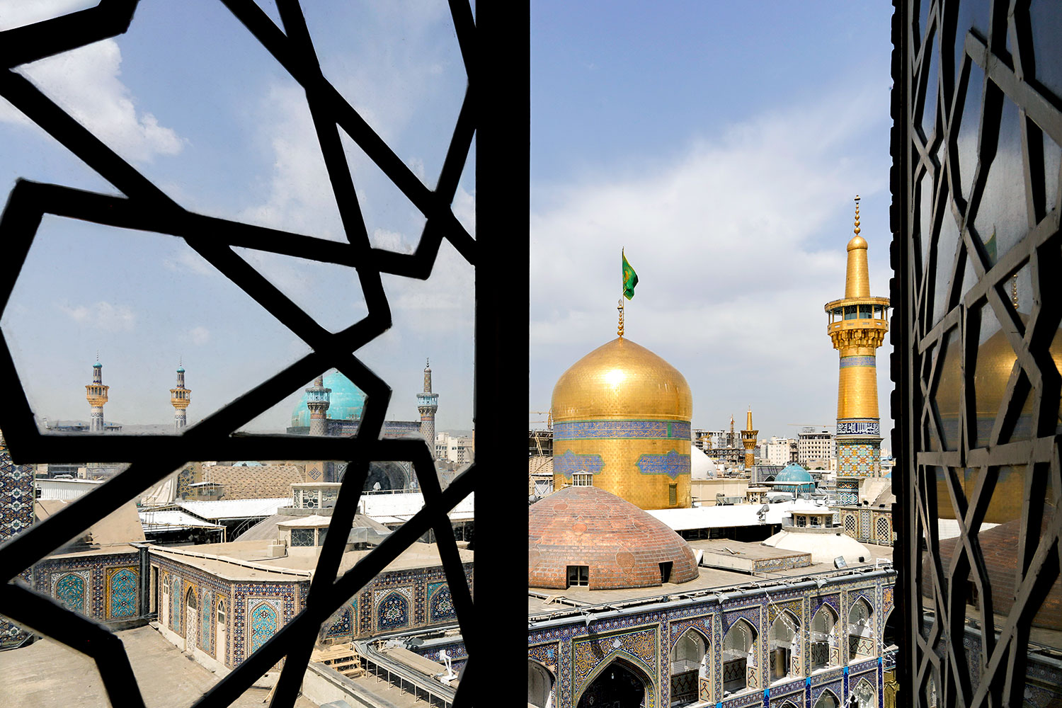 عکس با کیفیت : گنبد و گلدسته حرم مطهر رضوی