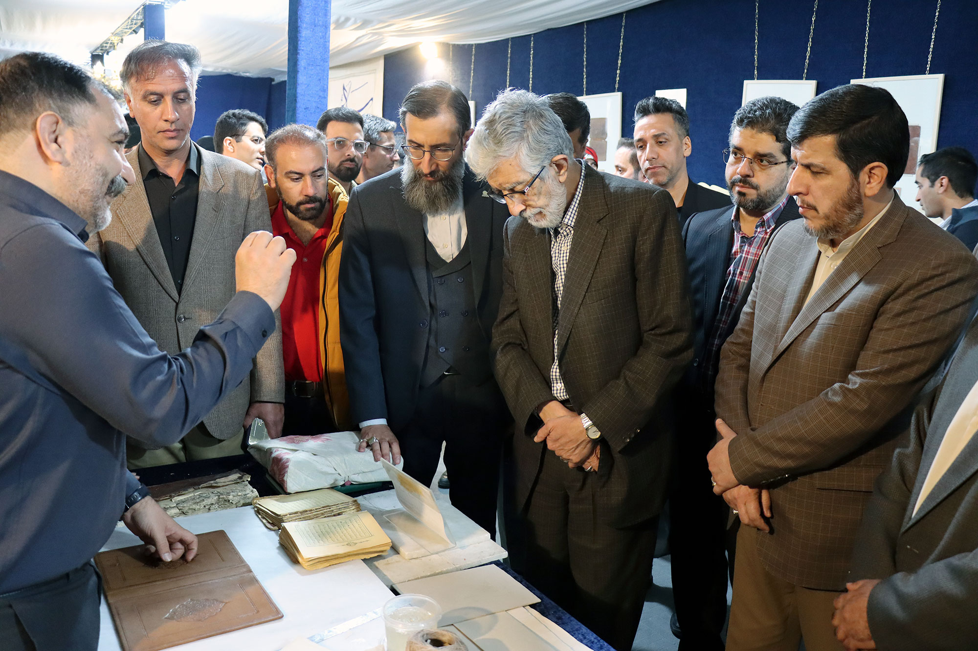 بازدید دکتر حداد عادل از نمایشگاه بهار حرم، بهار زندگی