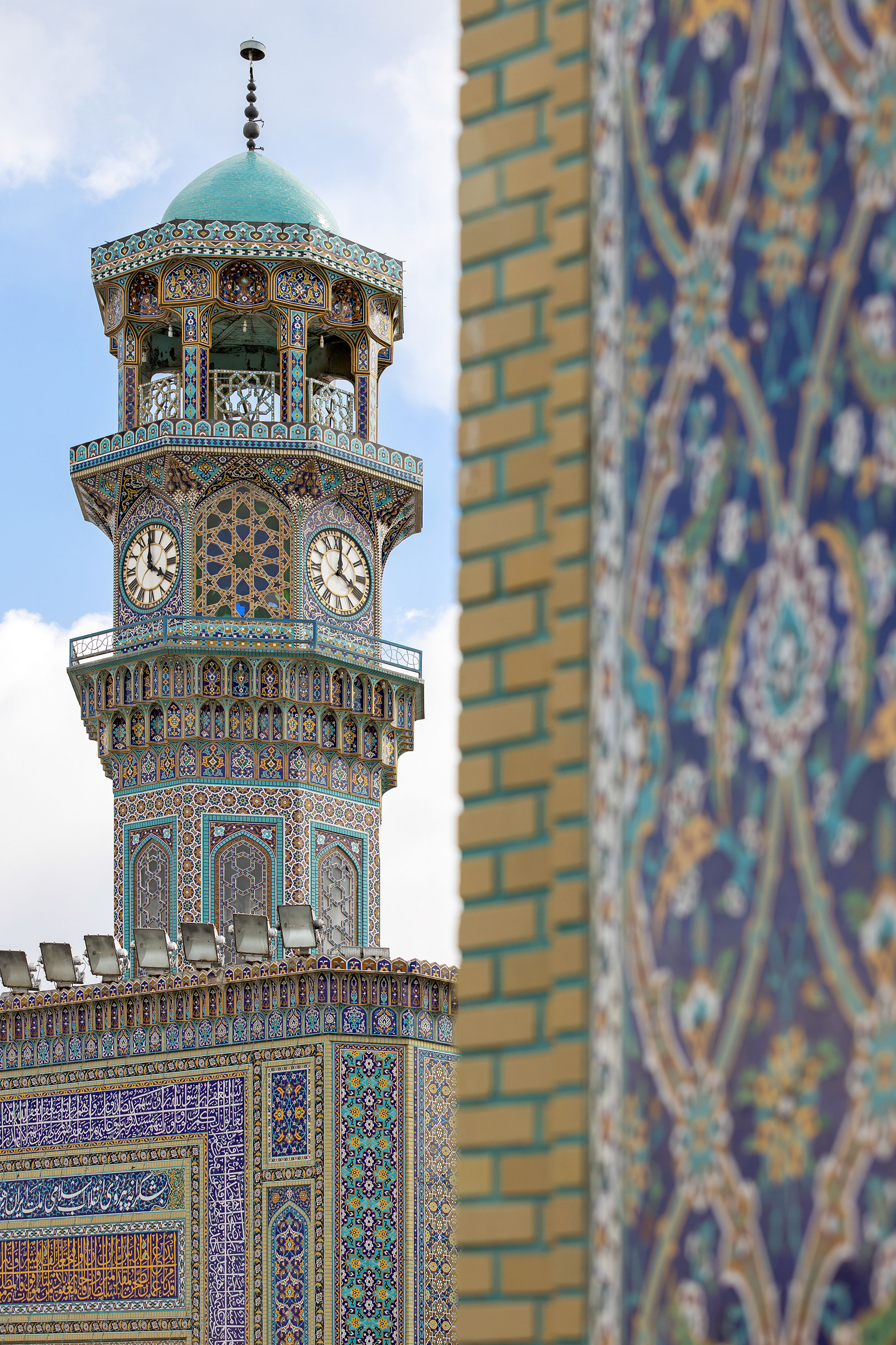 عکس با کیفیت : ساعت حرم مطهر رضوی
