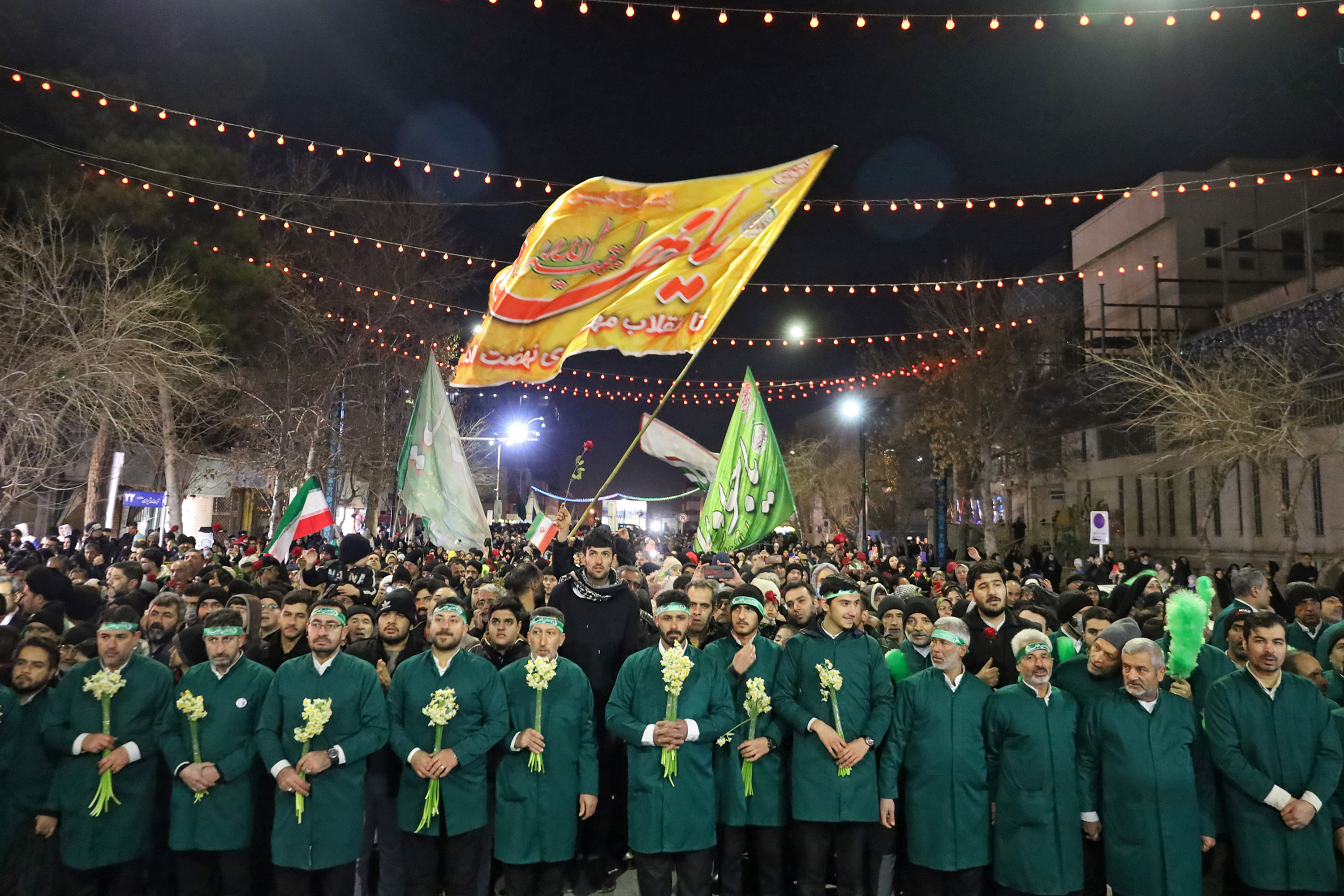 گلباران حرم مطهر رضوی در شب میلاد امام جواد علیه‌السلام