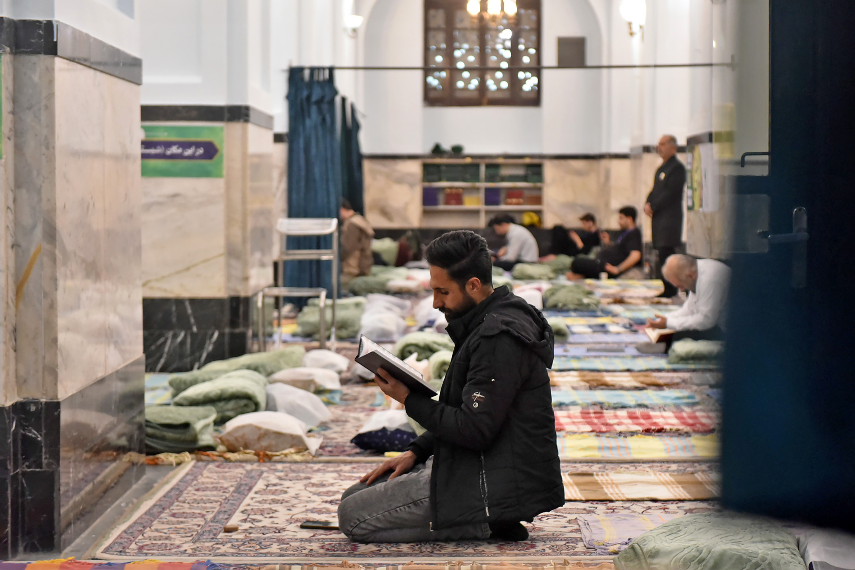 آغاز آیین معنوی اعتکاف در حرم مطهر رضوی