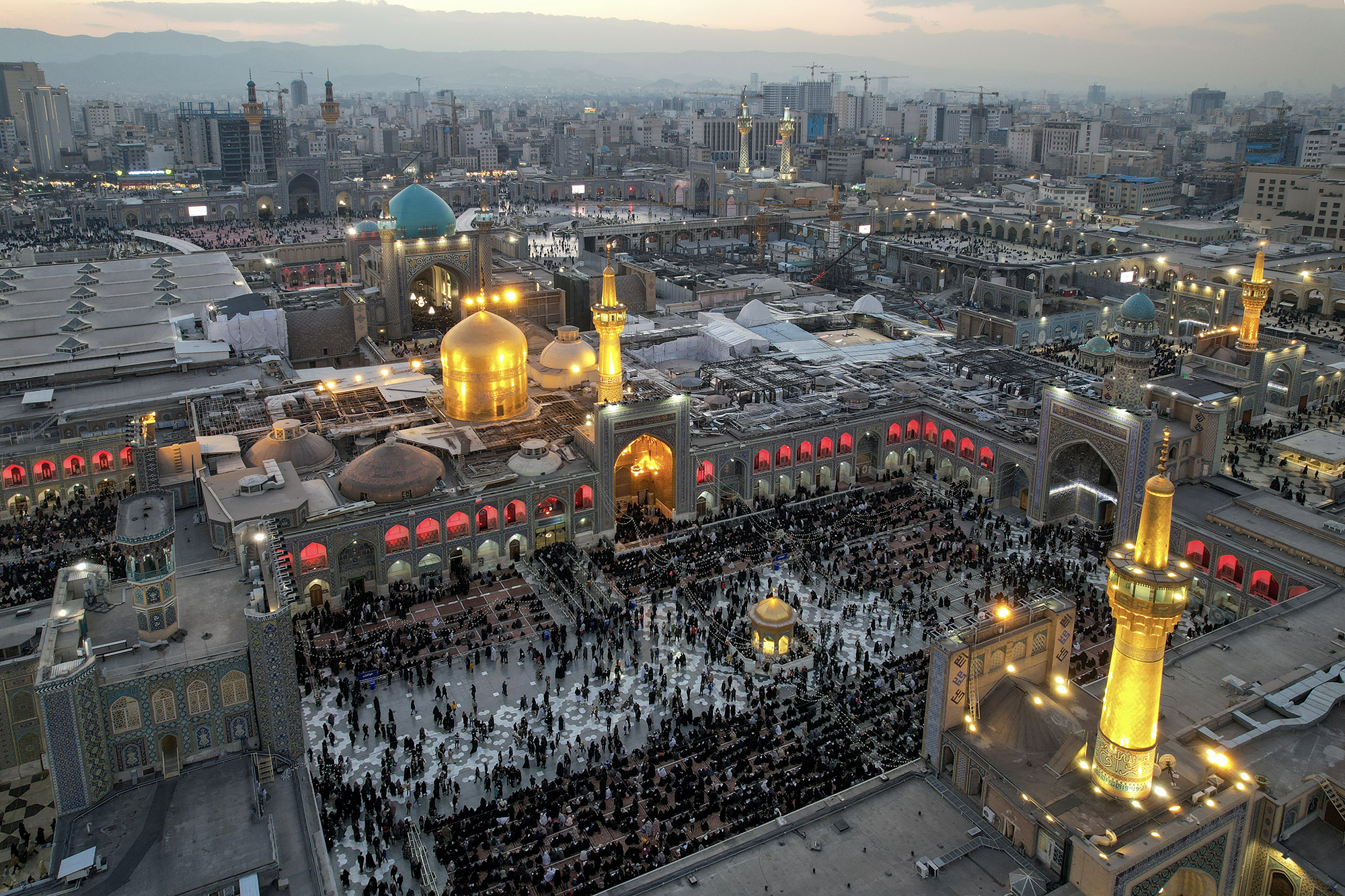 قرائت دعای ام داوود در حرم مطهر رضوی-2