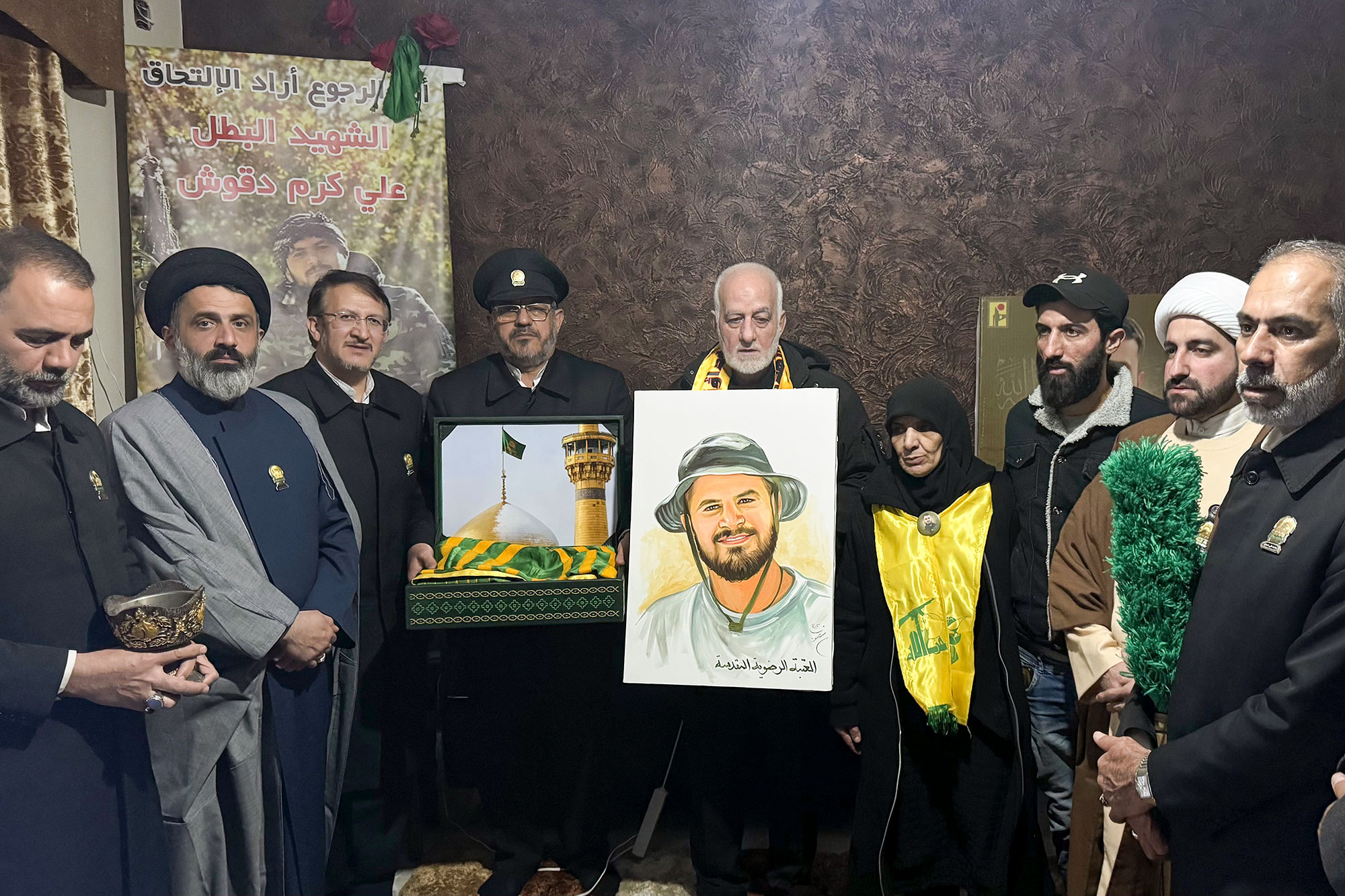 دیدار خدام حرم مطهر رضوی با خانواده شهدای لبنان-2