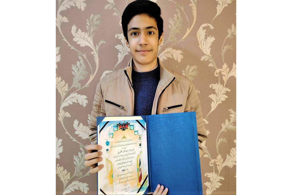 رتبه دوم مسابقات «شوق تلاوت» سهم دانش‌آموز قرآنی دبیرستان امام رضا (ع) شد