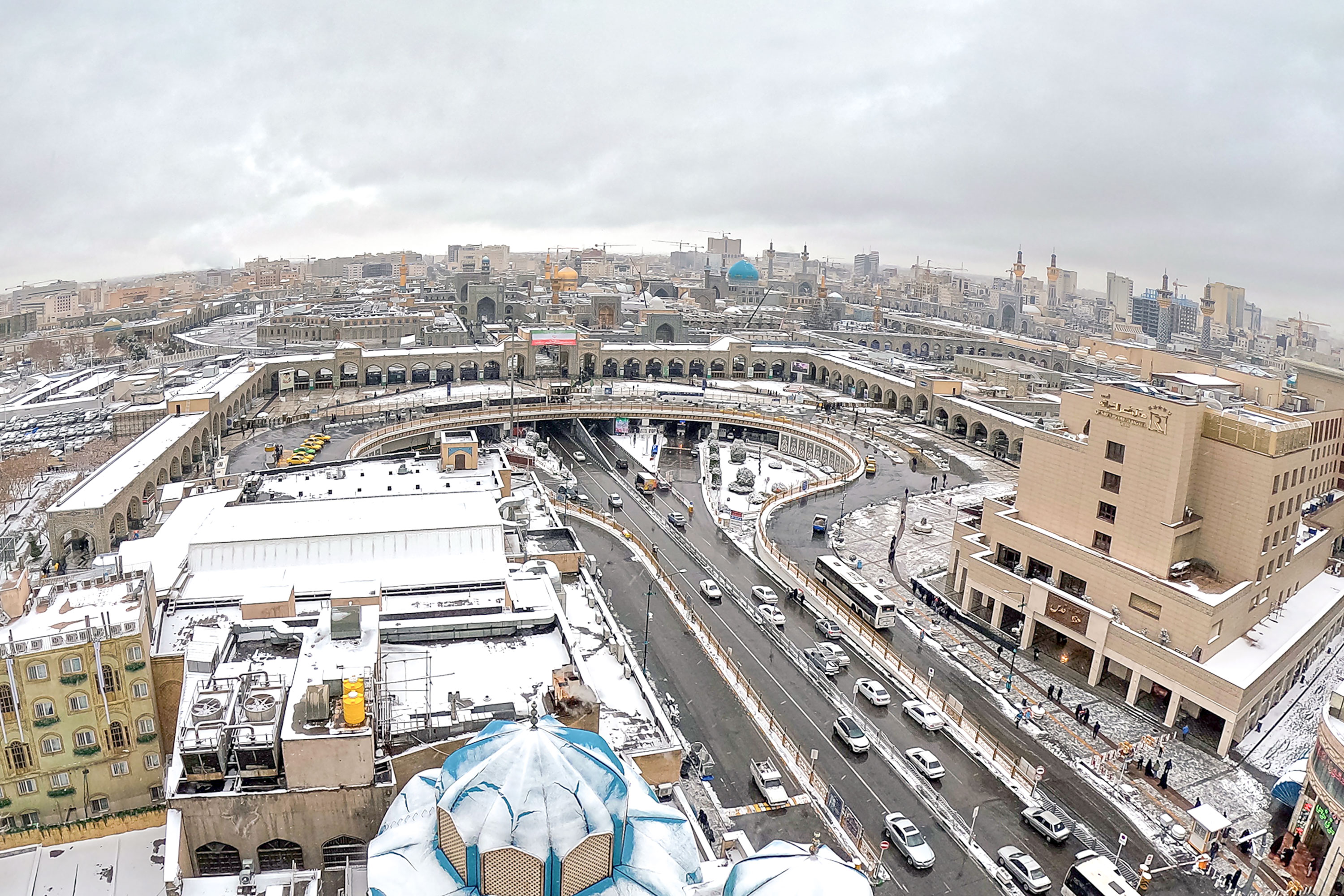 بارش برف در حرم مطهر رضوی