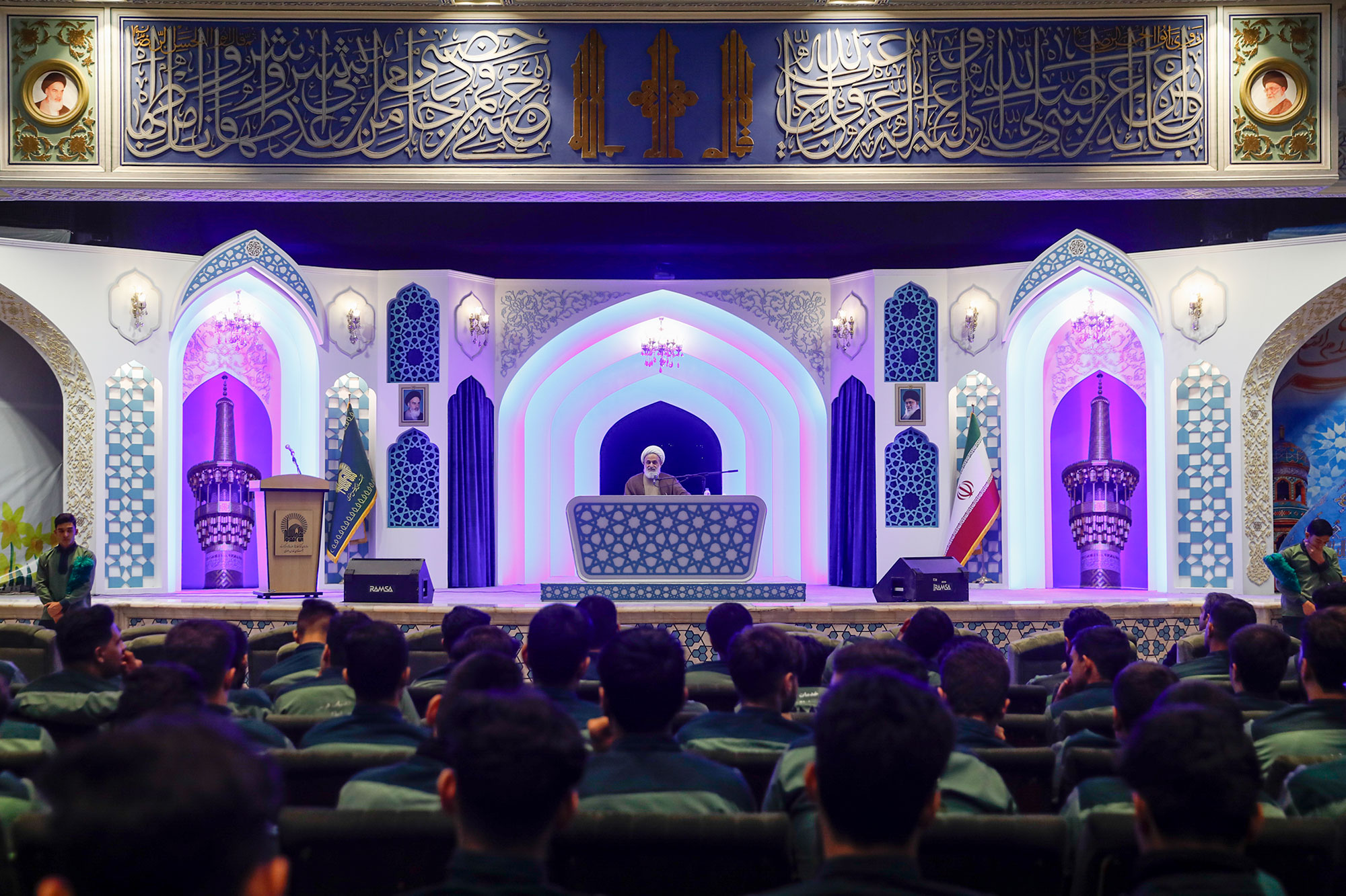 جشن پرسنل خدمات فرش در حرم مطهر رضوی