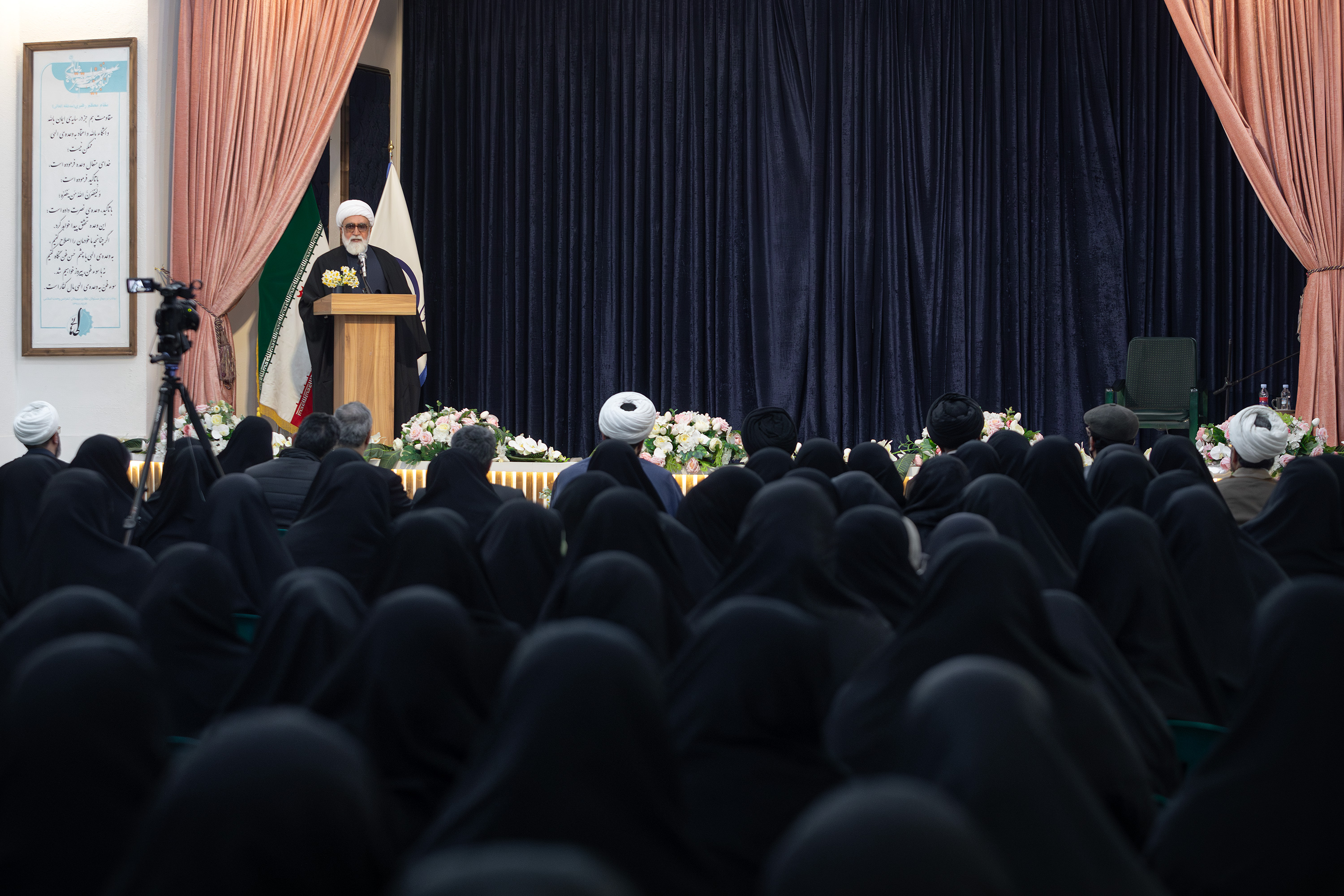 حضور تولیت آستان قدس رضوی در جمع طلاب مکتب نرجس